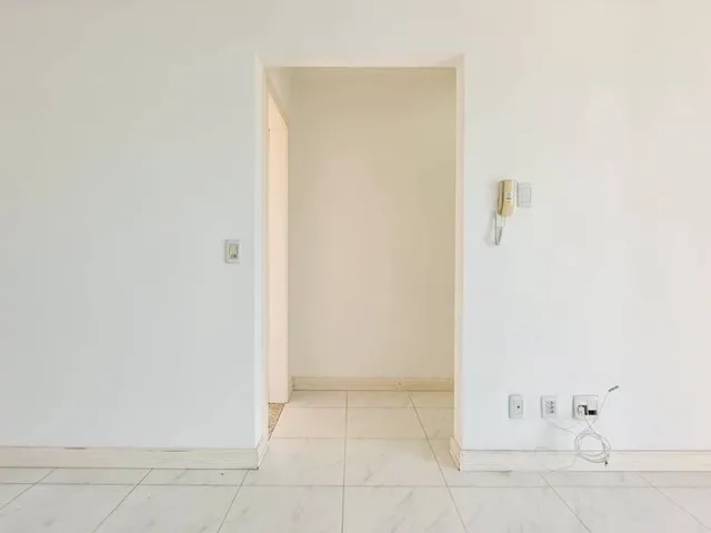 Imagem 15: Apartamento Semimobiliado com 2 Dormitórios sendo 1 Suíte na Água Verde!