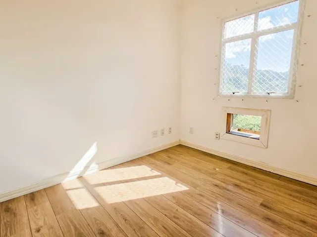 Imagem 3: Apartamento Semimobiliado com 2 Dormitórios sendo 1 Suíte na Água Verde!