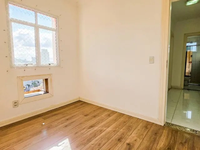 Imagem 4: Apartamento Semimobiliado com 2 Dormitórios sendo 1 Suíte na Água Verde!
