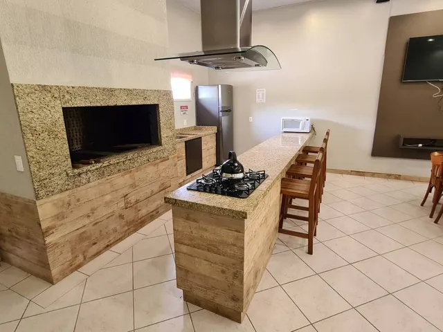 Imagem 11: Apartamento Semimobiliado com 2 Dormitórios sendo 1 Suíte na Água Verde!