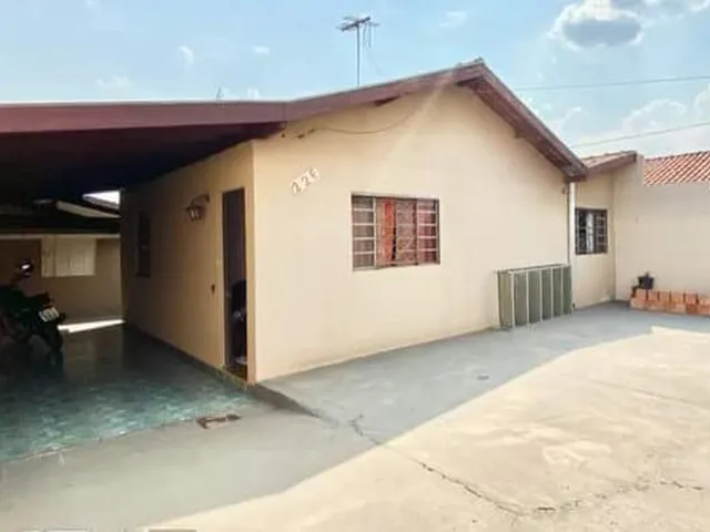 Imagem: A casa possui 2 Dormitórios, 1 Banheiro, 3 Vagas na