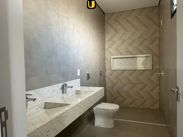 Imagem 3: Casa de Alto Padrão com 3 suítes no Condomínio Splendido, na Zona Sul de Uberlândia
