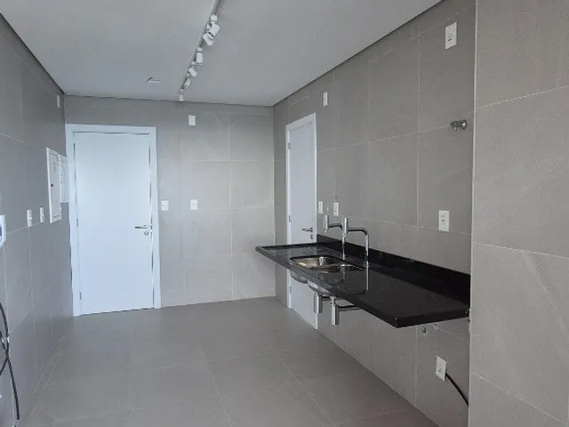 Imagem 14: APTO NA BARRA COM 4 SUÍTES, VARANDA GOURMET, ANDAR ALTO E EXCELENTE ÁREA DE LAZER!