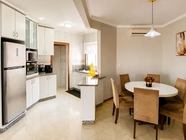 Imagem 9: Casa de alto padrão com piscina aquecida, semimobiliada e espaço comercial em