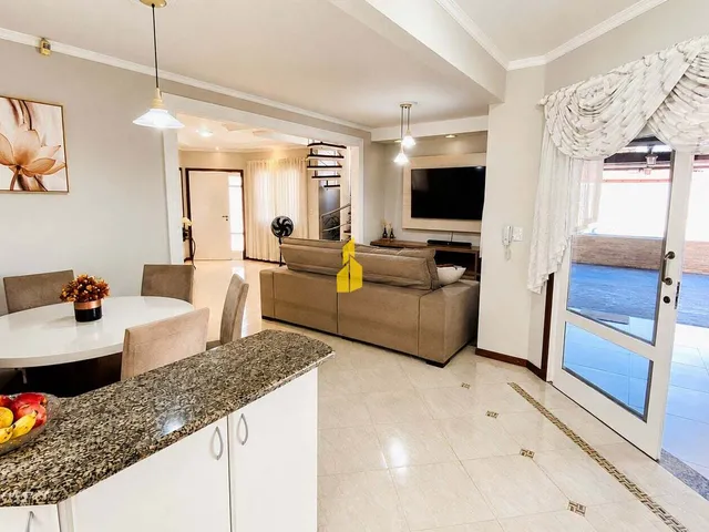 Imagem 7: Casa de alto padrão com piscina aquecida, semimobiliada e espaço comercial em