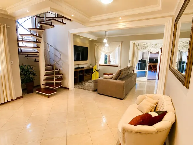 Imagem 15: Casa de alto padrão com piscina aquecida, semimobiliada e espaço comercial em