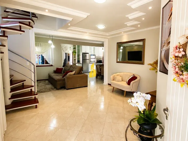 Imagem 3: Casa de alto padrão com piscina aquecida, semimobiliada e espaço comercial em