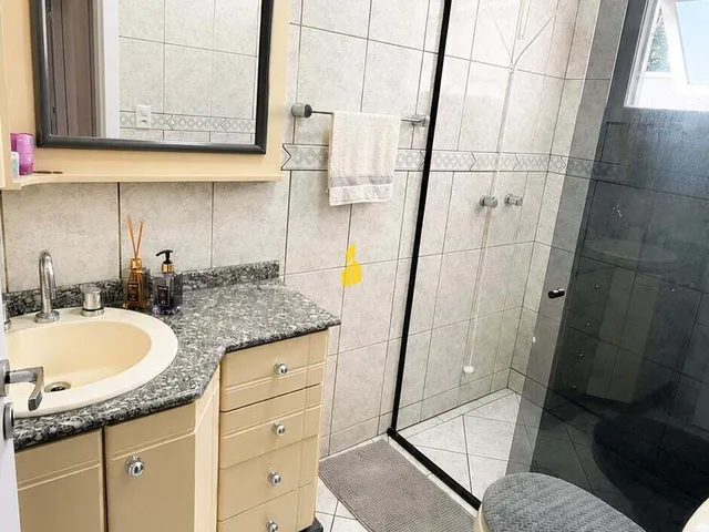 Imagem 10: Casa de alto padrão com piscina aquecida, semimobiliada e espaço comercial em