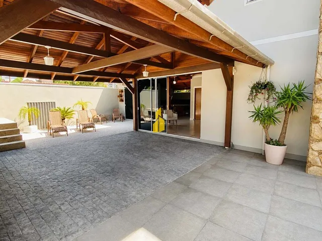 Imagem 16: Casa de alto padrão com piscina aquecida, semimobiliada e espaço comercial em