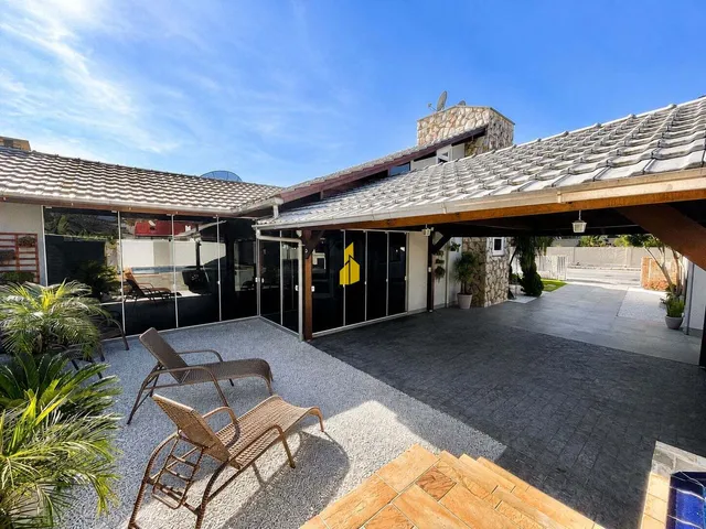Imagem 4: Casa de alto padrão com piscina aquecida, semimobiliada e espaço comercial em