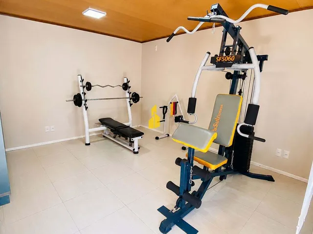 Imagem 6: Casa de alto padrão com piscina aquecida, semimobiliada e espaço comercial em