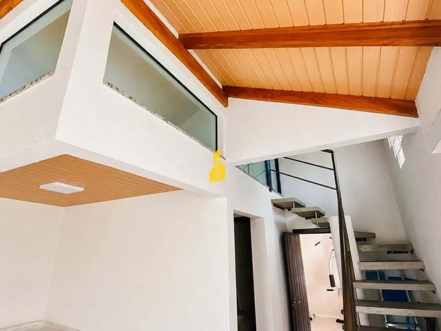 Imagem 8: Casa de alto padrão com piscina aquecida, semimobiliada e espaço comercial em