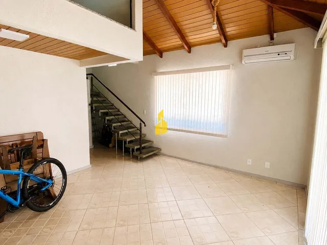 Imagem 2: Casa de alto padrão com piscina aquecida, semimobiliada e espaço comercial em