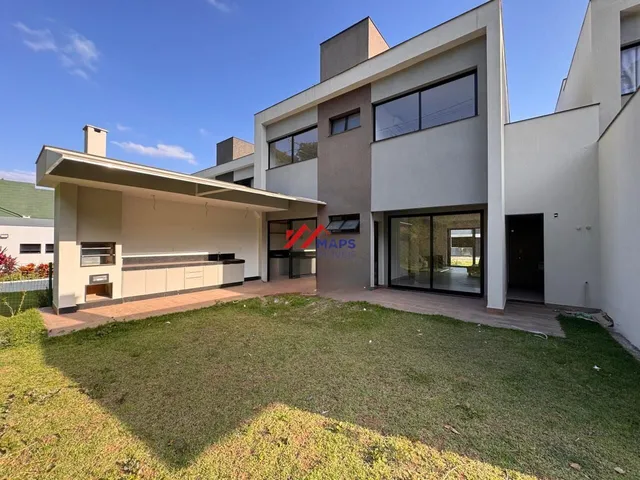 Imagem: Casa à venda com três quartos, suíte