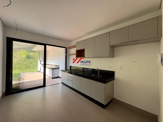 Imagem 3: Casa à venda com três quartos, suíte e duas vagas de garagem no bairro Garças - Belo