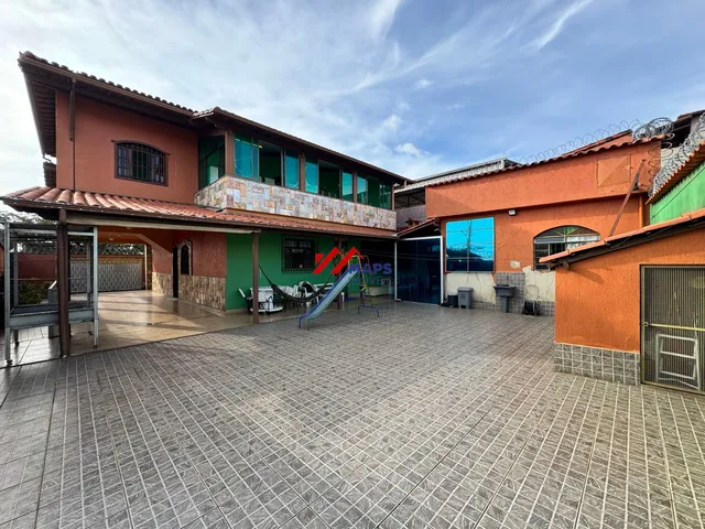 Imagem: A casa possui 4 Dormitórios, 1 Suíte, 2 Banheiros, 3
