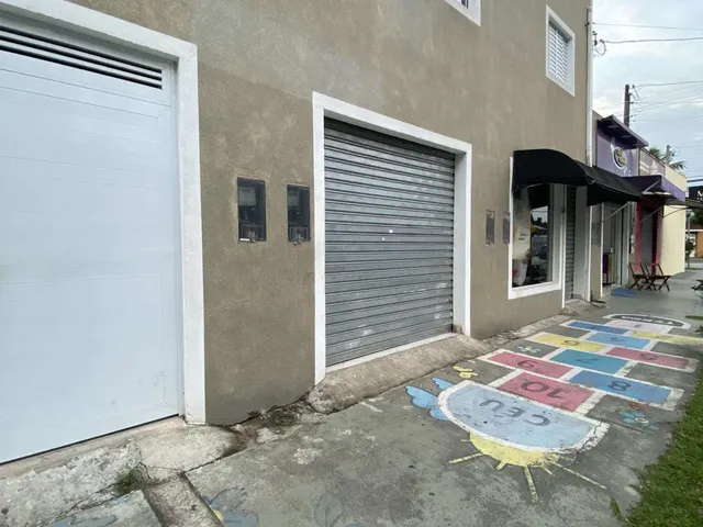 Imagem: A loja possui 2 Banheiros, 1 Vaga na garagem, 45m² de