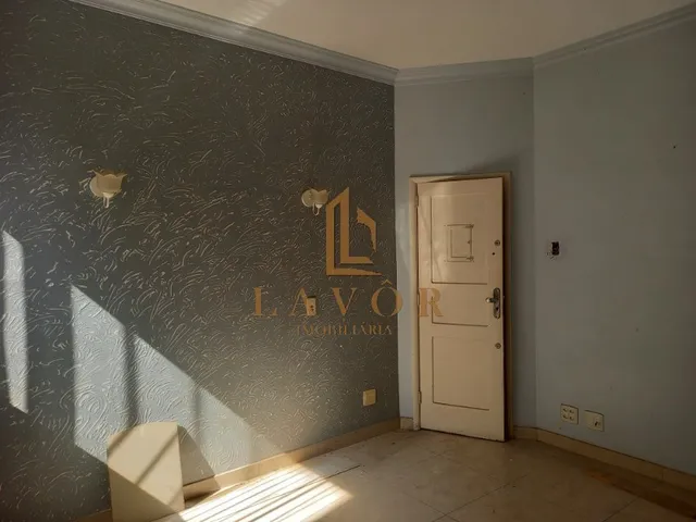 Imagem: O apartamento possui 2 Dormitórios, 1 Suíte, 2 Banheiros,