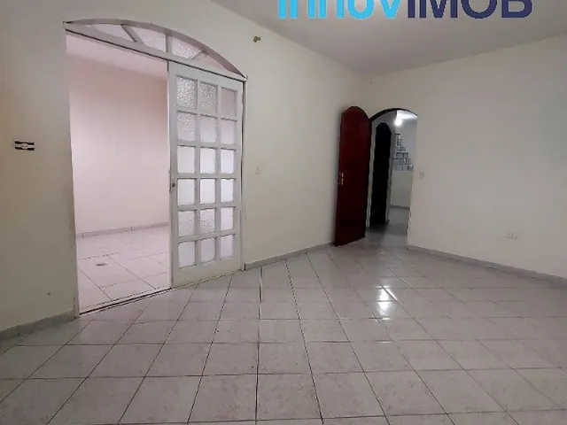 Imagem: A casa possui 2 Dormitórios, 1 Banheiro, 2 Vagas na