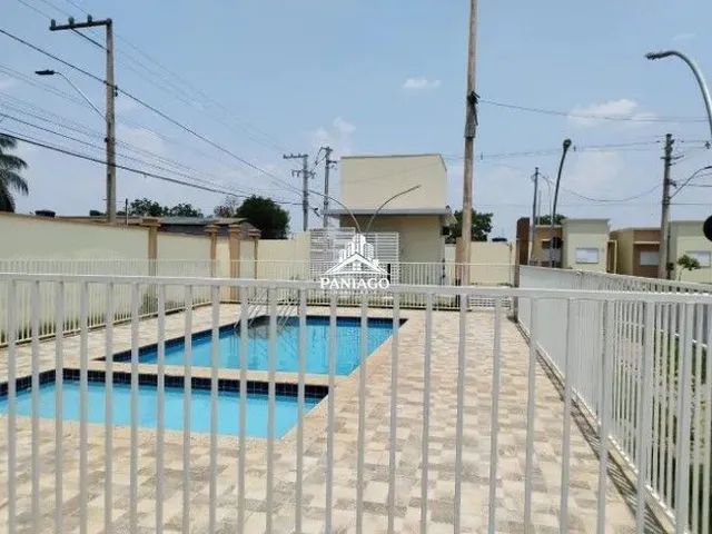 Imagem: A casa possui 2 Dormitórios, 1 Banheiro, 2 Vagas na