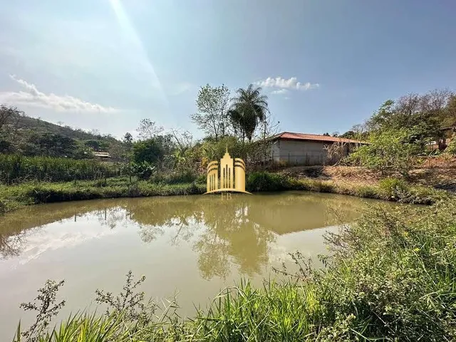 Imagem: Venda de Lindo Sítio com Casa e Lago em