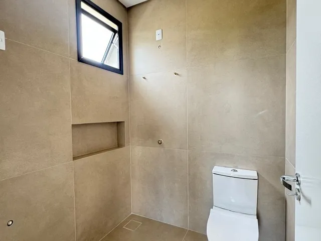 Imagem 5: Sobrado a venda em condomínio fechado com 4 suítes e piscina no bairro Pirabeiraba