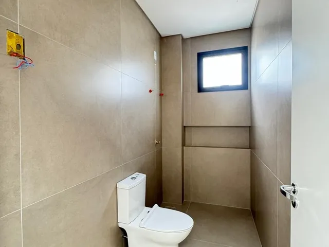 Imagem 10: Sobrado a venda em condomínio fechado com 4 suítes e piscina no bairro Pirabeiraba