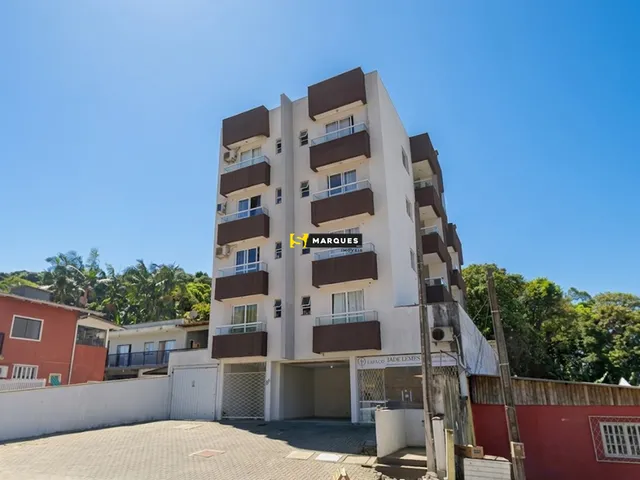 Imagem: O apartamento possui 2 Dormitórios, 1 Banheiro, 1 Vaga na