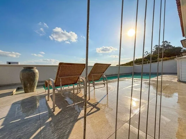 Imagem: Casa À Venda, 4 Quartos, 4 Suítes, 2 Vagas