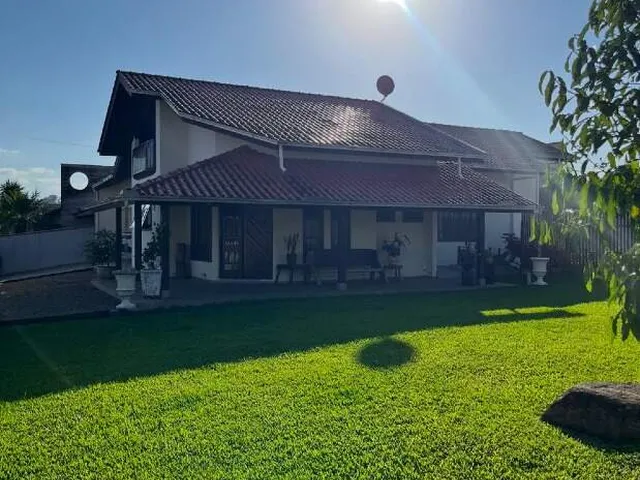 Imagem 5: Sobrado Encantador no Bairro Amizade, com Piscina e Área de Festas