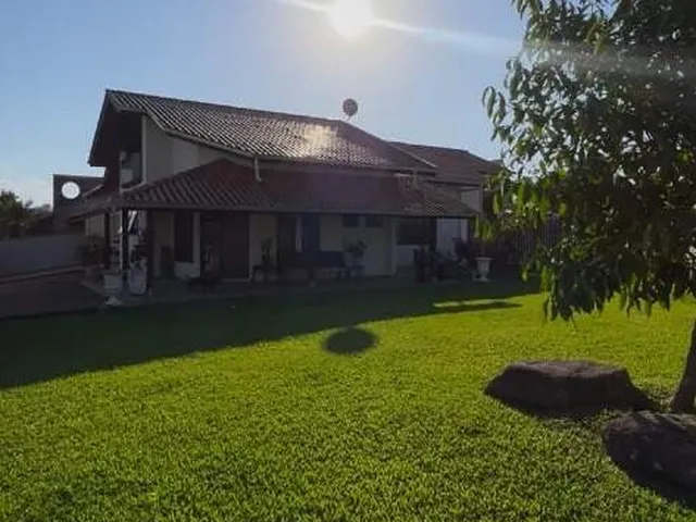 Imagem 3: Sobrado Encantador no Bairro Amizade, com Piscina e Área de Festas