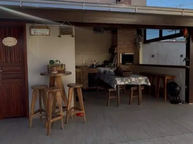 Imagem 7: Sobrado Encantador no Bairro Amizade, com Piscina e Área de Festas