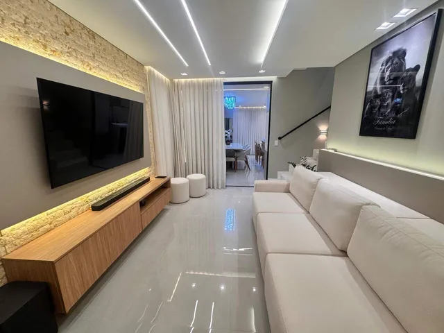 Imagem 2: Casa Residencial com 3 Suítes em Rau • 280m² • Mobiliada