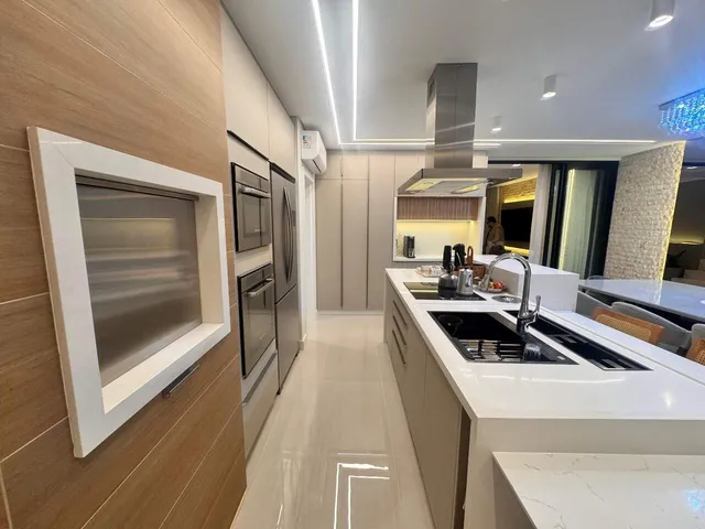 Imagem 8: Casa Residencial com 3 Suítes em Rau • 280m² • Mobiliada