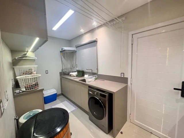 Imagem 10: Casa Residencial com 3 Suítes em Rau • 280m² • Mobiliada