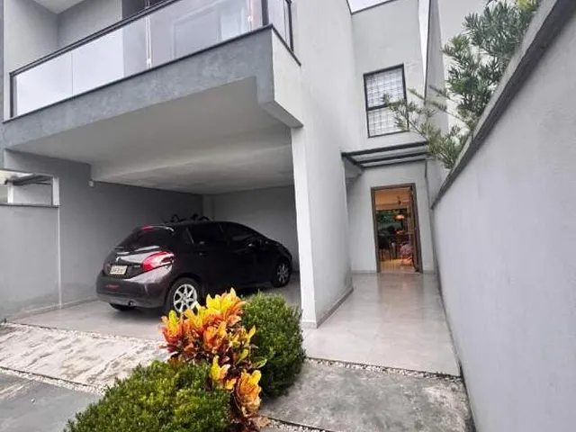 Imagem: Geminado Duplex com 3 quartos, sendo 1 suíte
