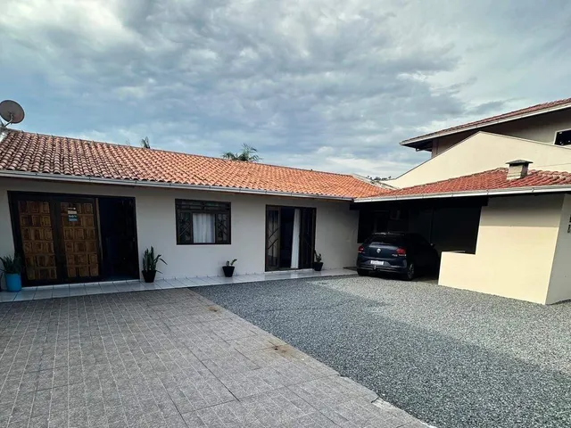 Imagem: Casa à venda em Barra do Rio Cerro, Jaraguá