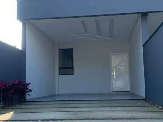 Imagem: A casa possui 3 Dormitórios, 1 Suíte, 2 Banheiros, 2