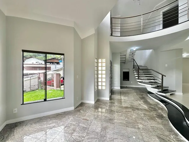 Imagem 3: Casa à venda em Vila Nova, Jaraguá do Sul – 3 quartos, 2 suítes, 2 vagas, frente