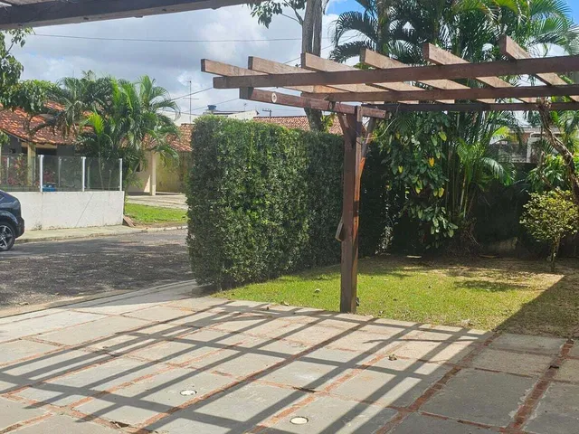 Imagem 7: Casa no Cypress Garden com Piscina, Lago e Área Verde