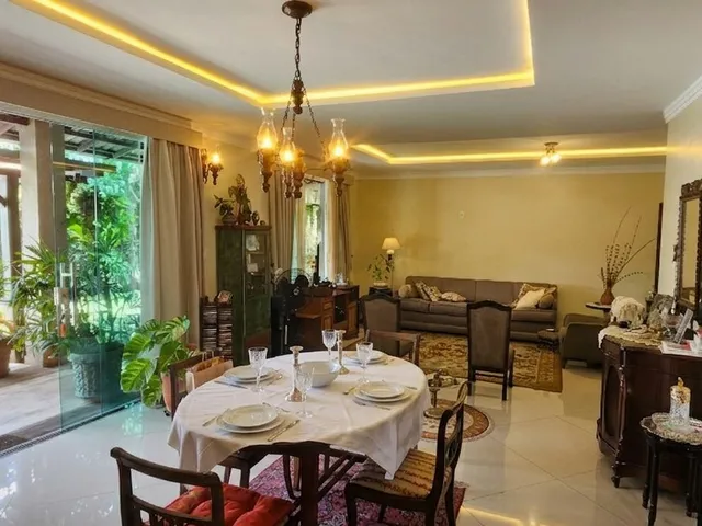 Imagem 4: Casa no Cypress Garden com Piscina, Lago e Área Verde