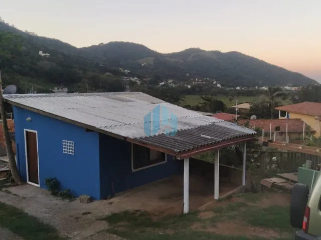 Imagem: A casa possui 1 Dormitório, 1 Banheiro, 1 Vaga na garagem,