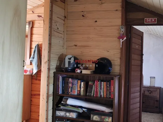 Imagem 12: Pelegrino Imóveis vende casa com piscina no Pontal perto da lagoa