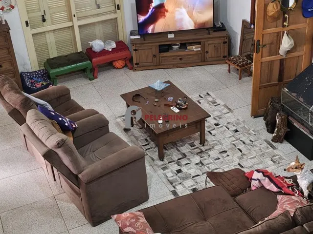 Imagem 9: Pelegrino Imóveis vende casa com piscina no Pontal perto da lagoa