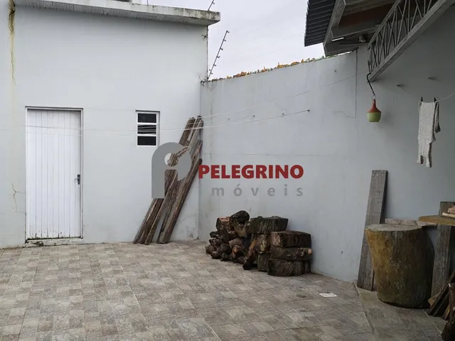 Imagem 14: Pelegrino Imóveis vende casa com piscina no Pontal perto da lagoa