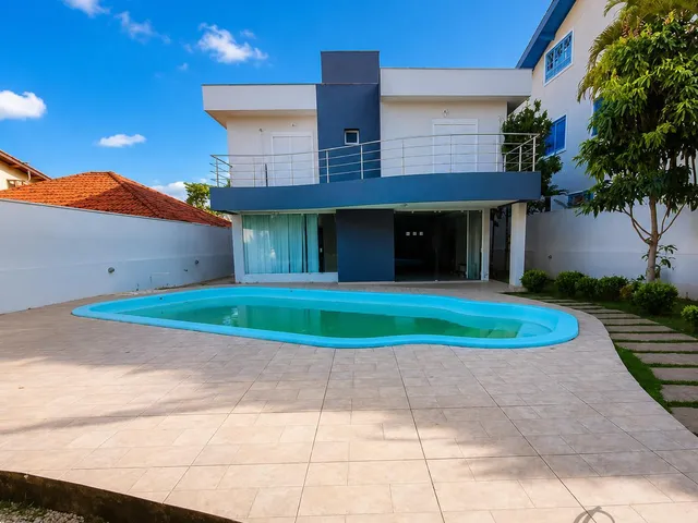 Imagem: Casa ampla com 4 dormitórios e piscina