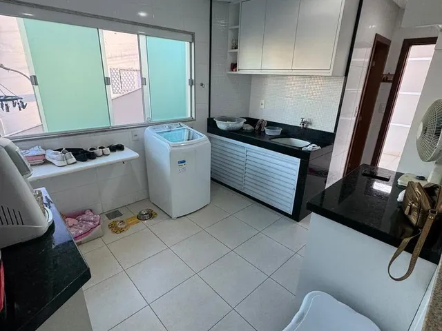 Imagem 3: Casa com 5 Suítes e Área de Lazer À Venda no Morro da Caixa D&Apos;Água, Guarapari