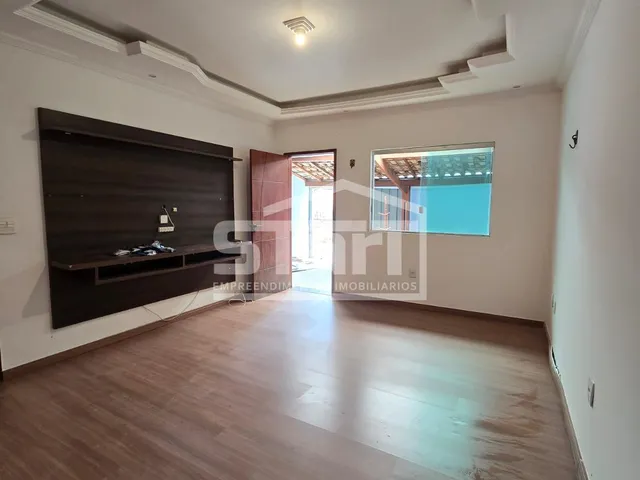 Imagem: A casa possui 3 Dormitórios, 1 Suíte, 2 Banheiros, 150m²