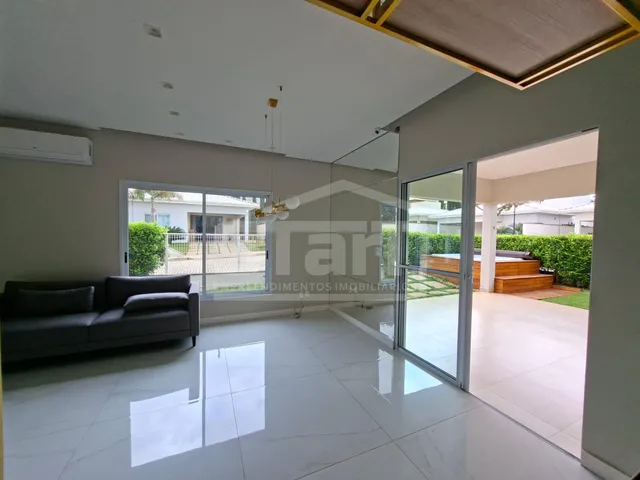 Imagem 7: Casa Colonial com Jacuzzi em Condomínio Próximo à Lagoa Central por R 1.180.000