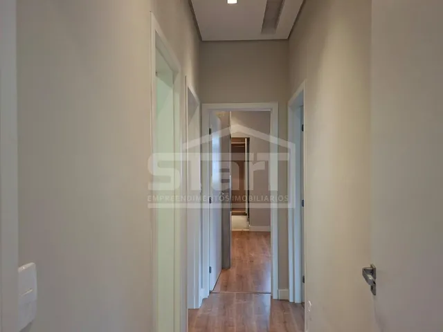 Imagem 3: Casa Colonial com Jacuzzi em Condomínio Próximo à Lagoa Central por R 1.180.000